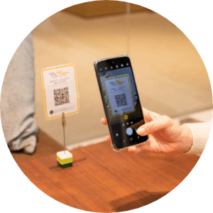 お客様のスマホで QRコードをスキャン